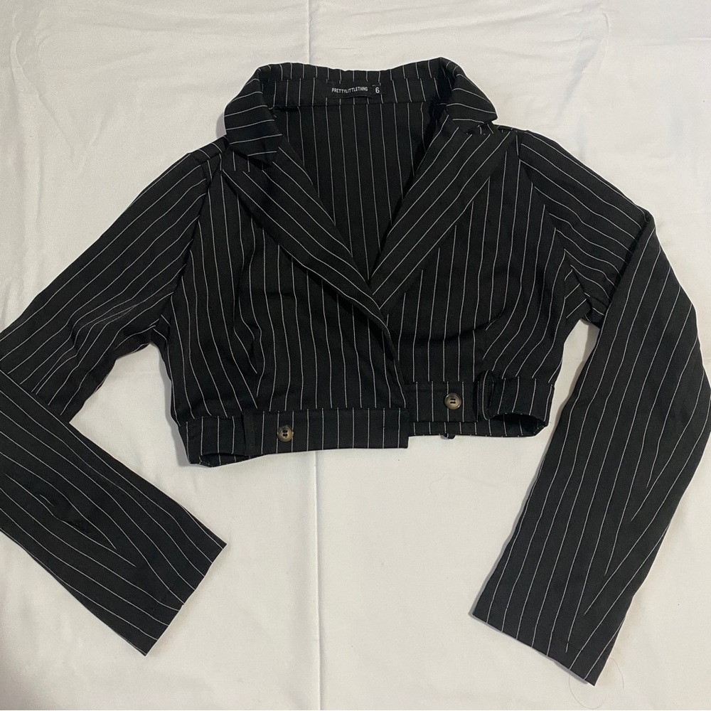PrettyLittleThing cropped blazer